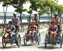 Le cyclo-pousse, une attraction de l'ancienne capitale impériale de Huê