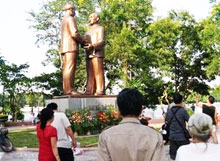 Hanoi: Inauguration de la  statue des Oncles Hô et Tôn