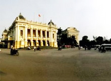 La place de la Révolution d'août