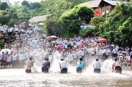 Le Festival de projection d'eau des Thaï