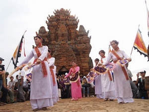 Les Cham brahmanistes Ã  Ninh Thuan cÃ©lÃ¨brent leur fÃªte KatÃ©