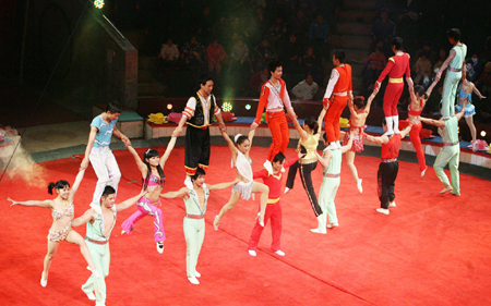 Cirque : aide vietnamienne au Cambodge