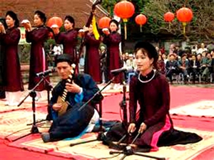 Le premier Festival du chant ca trù s'ouvre à Hanoi