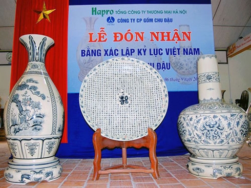 Records nationaux pour trois céramiques de Chu Dâu