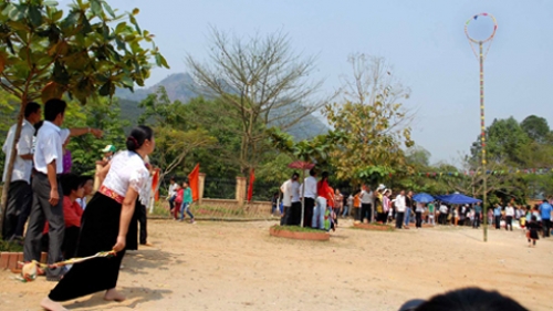 Festival de jeu de lancer de balles d’étoffe Vietnam-Laos-Chine