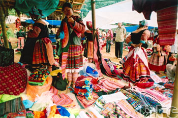   Le marché montagnard de Bac Hà : un lieu mythique, une atmosphère
