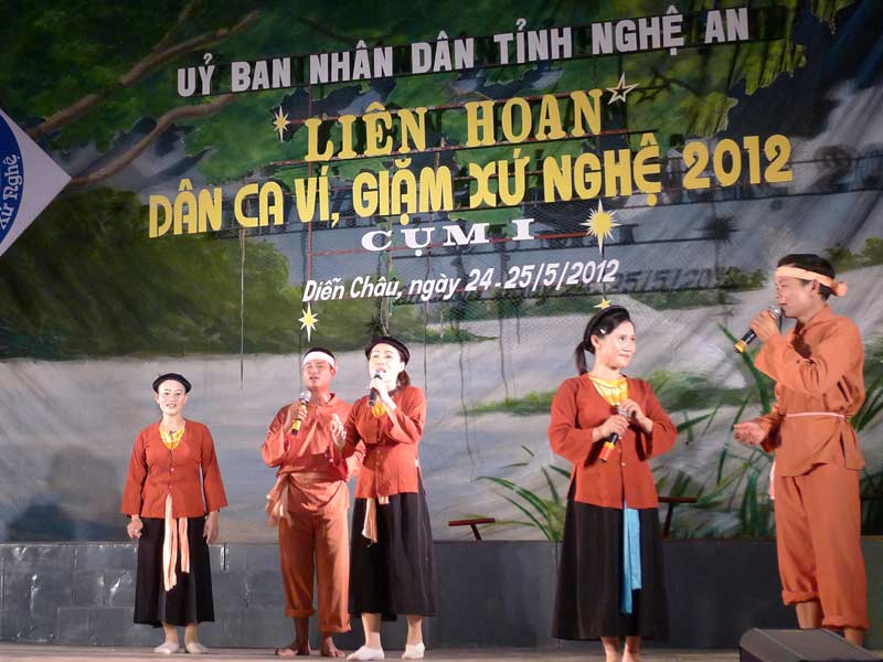 La cérémonie pour honorer les valeurs des chants Ví et Giặm fin janvier