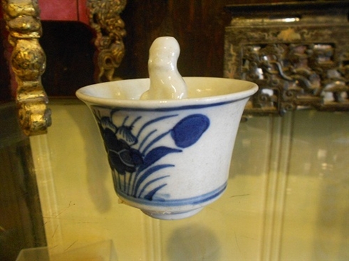 Une originale tasse de Confucius à Hôi An