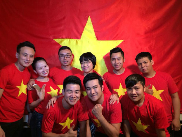 Les artistes et les jeunes vietnamiens s'orientent vers la Mer Orientale 
