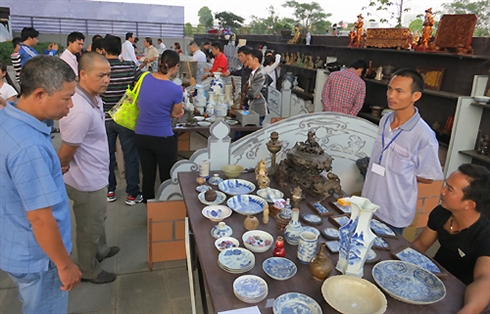 Le passé retrouvé au marché des objets anciens à Hanoi