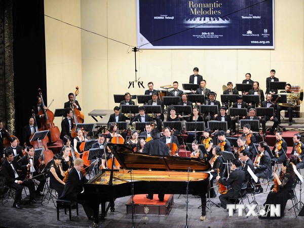 Concert : un chef d'orchestre russe et un pianiste japonais se produiront à Hanoi 