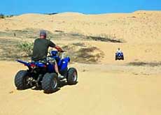 Đến Phan Thiết vượt đồi cát bằng xe địa hình