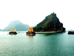 Vịnh Hạ Long - Điểm đến lãng mạn nhất châu Á