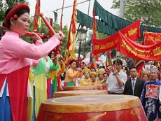 Khai mạc lễ hội Đền Đô năm 2010