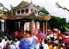 Quảng Ninh: Năm vạn khách khai hội đền Cửa Ông 