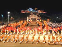 Festival Huế 2010: Sôi nổi Đêm hội “Hành trình mở cõi”