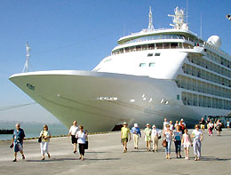 Cảng Chân Mây giảm số lượt tàu du lịch, tăng số lượng khách