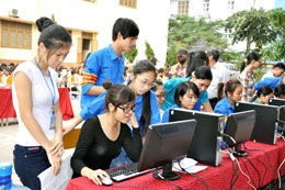 Học sinh, sinh viên bầu chọn cho vịnh Hạ Long