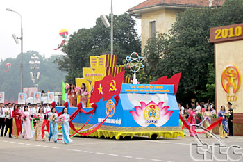 Tôn vinh các nhà văn hóa, khoa học có đóng góp cho hoạt động kỷ niệm Đại lễ 