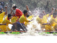 Sôi nổi lễ hội đua ghe ngo Khmer Nam Bộ năm 2011