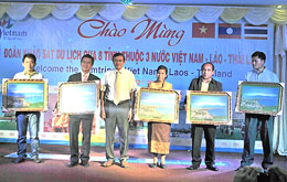 Khảo sát tuyến du lịch qua 8 tỉnh thuộc 3 nước Việt Nam - Lào - Thái Lan