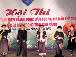 Hội thi hát dân ca, trình diễn trang phục dân tộc và thi đấu thể thao các huyện miền Đông 