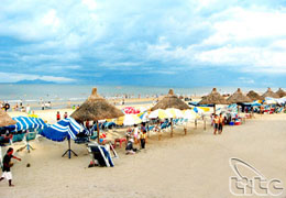 Thí điểm lắp đặt một số tiện ích công cộng tại bãi biển Đà Nẵng