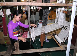 Hòa Bình phát triển nghề dệt thổ cẩm thành sản phẩm du lịch