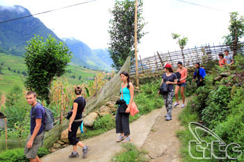 Khách du lịch đến Lào Cai tăng cao trong 9 tháng đầu năm 2012