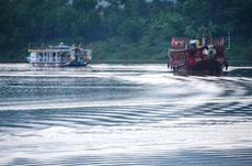 Tour “Ngự thuyền khám phá sông Hương” tại Festival Huế 2012