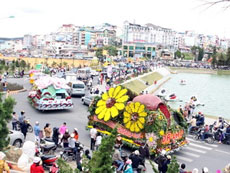 Đêm hội rượu vang đã khép lại Festival hoa Đà Lạt 2012