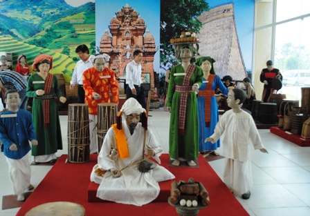 Khai mạc Triển lãm “Đặc trưng văn hoá các dân tộc Việt Nam và đồng bào Chăm: Truyền thống, hội nhập và phát triển”