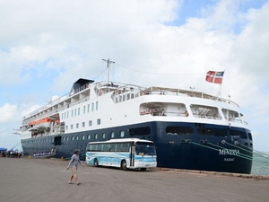 Tàu du lịch 5 sao đưa 500 du khách đến Quy Nhơn