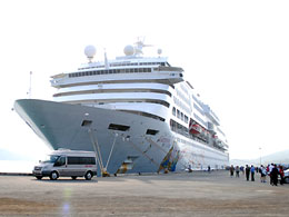 Saigontourist đón 900 du khách của tàu biển Columbus 2 