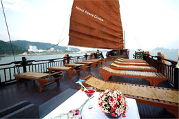 Quảng Ninh sắp có du thuyền nhà hàng