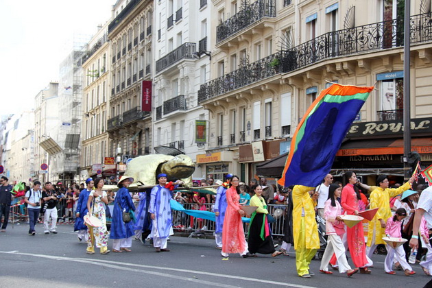 Việt Nam lần đầu tiên tham dự lễ hội Carnaval Paris