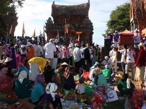Đồng bào Chăm theo đạo Bàlamôn tổ chức lễ hội Katê