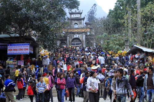 Hưởng ứng Năm Du lịch quốc gia 2013 - tổ chức Lễ hội chùa Hương lớn nhất từ trước đến nay.