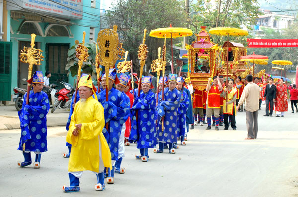 Tưng bừng Lễ hội đền Bắc Hà năm 2013 