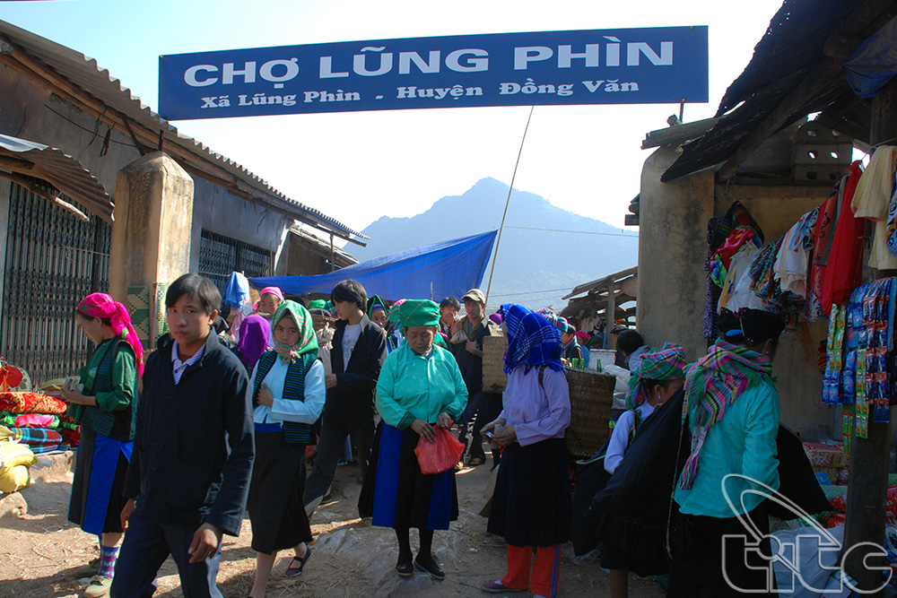 Chợ phiên Lũng Phìn - Hà Giang (Ảnh: Thế Phi)