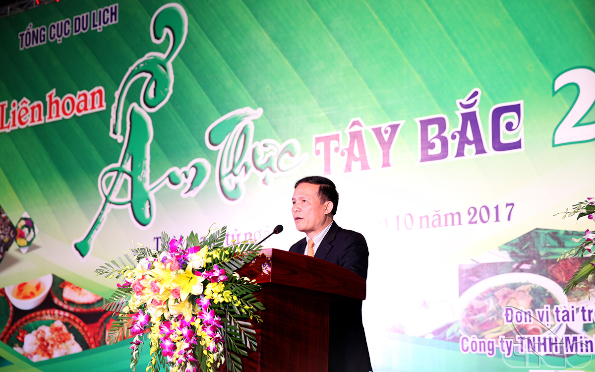 Phó Tổng cục trưởng TCDL Ngô Hoài Chung phát biểu tại lễ khai mạc Liên hoan ẩm thực Tây Bắc 2017