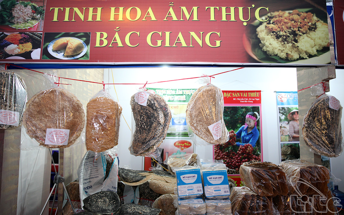 Gian hàng tỉnh Bắc Giang với đặc sản Bánh đa Kế