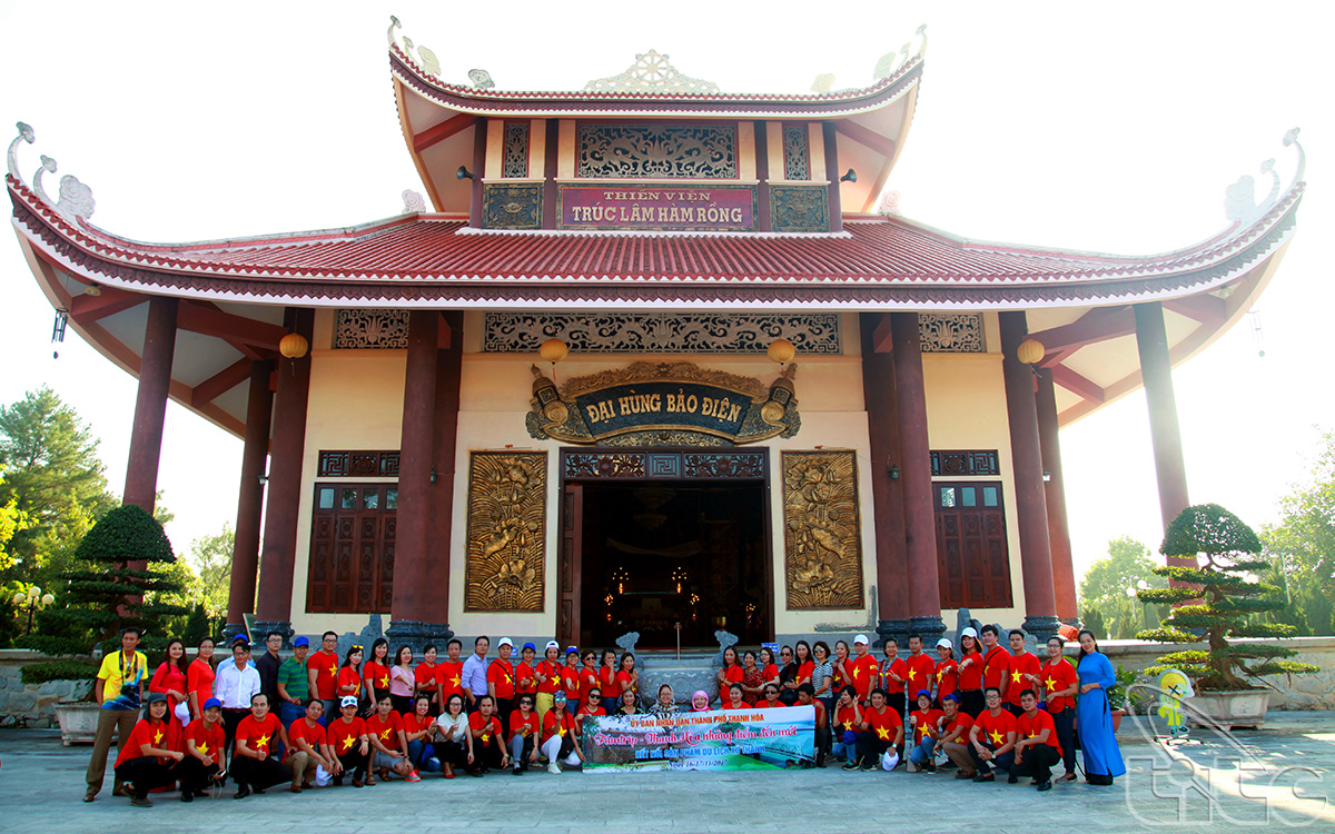 Thiền viện Trúc Lâm Hàm Rồng tọa lạc tại đồi C4, Đông Cổ, Hàm Rồng, Tp. Thanh Hoá