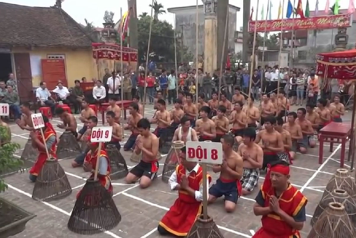 Hội đánh cá làng Me