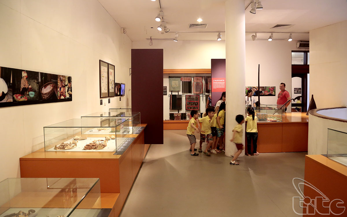 Từ khi khánh thành năm 1995, Bảo tàng Phụ nữ Việt Nam đã trưng bày thành công rất nhiều triển lãm phục vụ hàng trăm nghìn khách trong nước và quốc tế mỗi năm