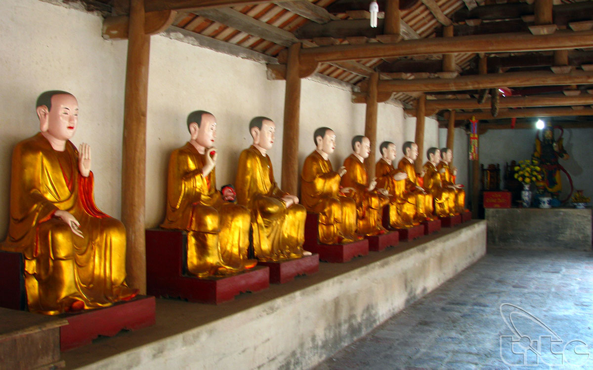 Tượng các vị La Hán ở chùa Keo