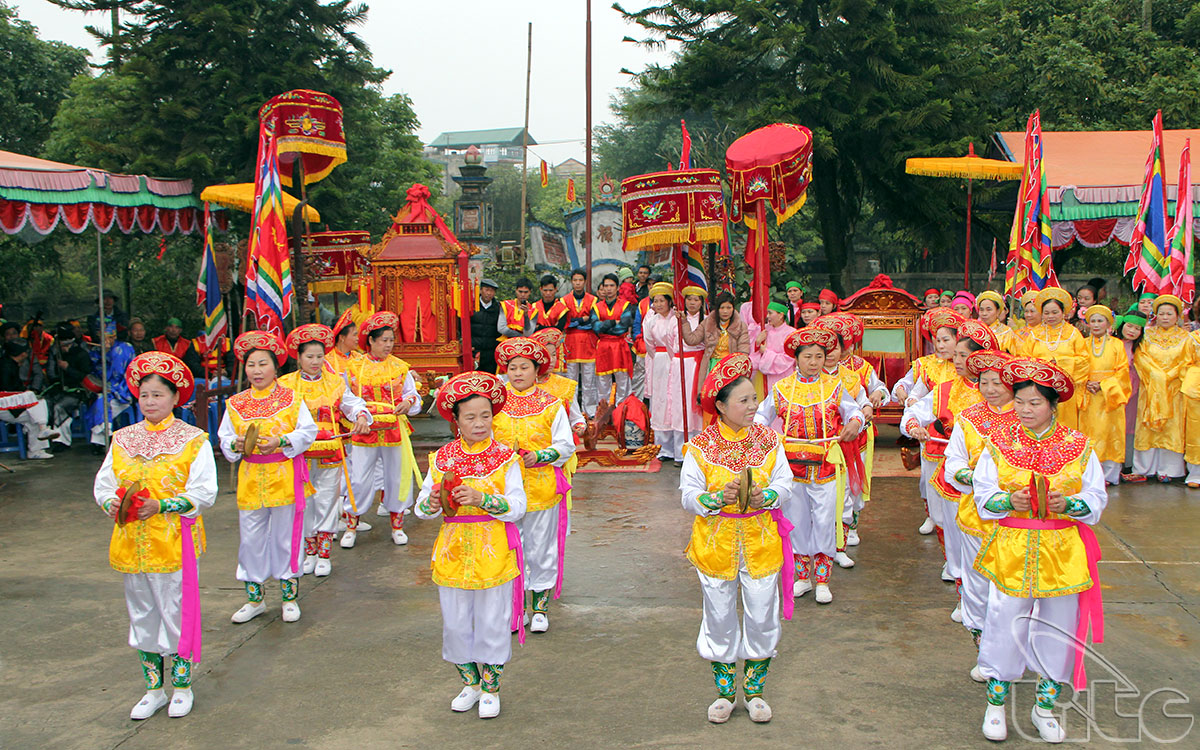 Sau đây là những hình ảnh của lễ hội Đông Dư Hạ: 