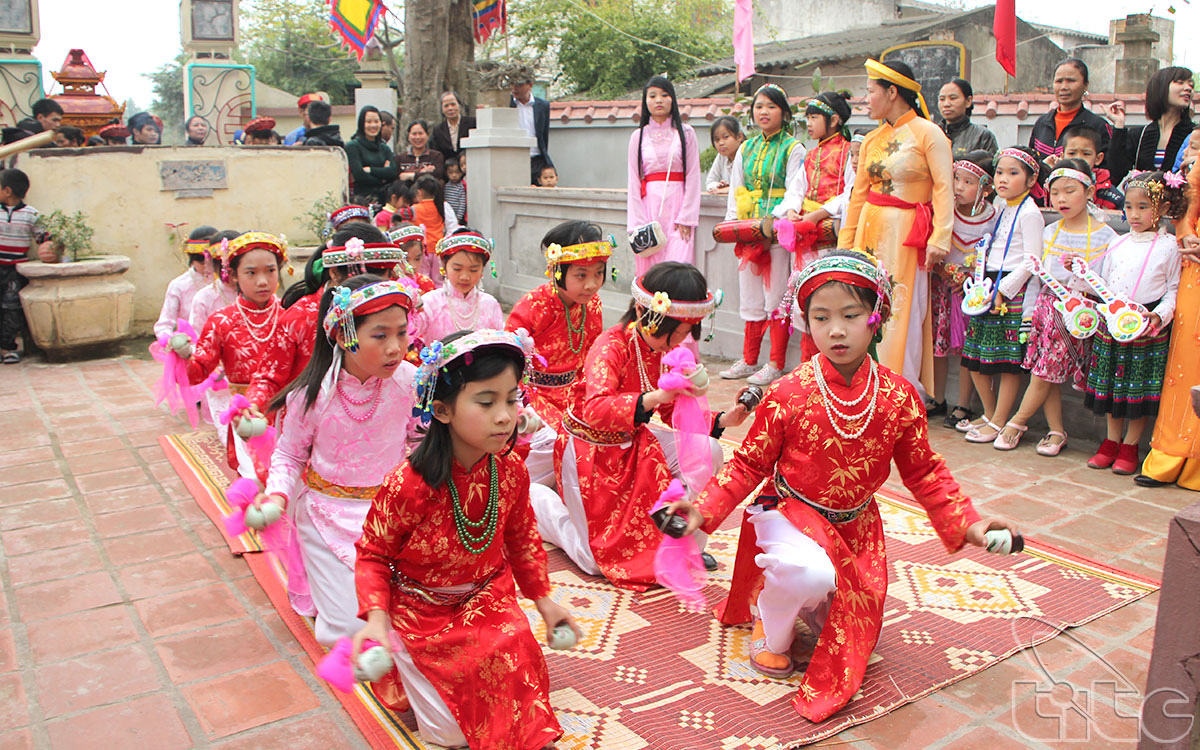 Các buổi tế lễ, dâng hương, rước kiệu được diễn ra trong các ngày diễn ra lễ hội, bên cạnh đó còn có các trò chơi dân gian truyền thống thu hút du khách thập phương về tham gia...