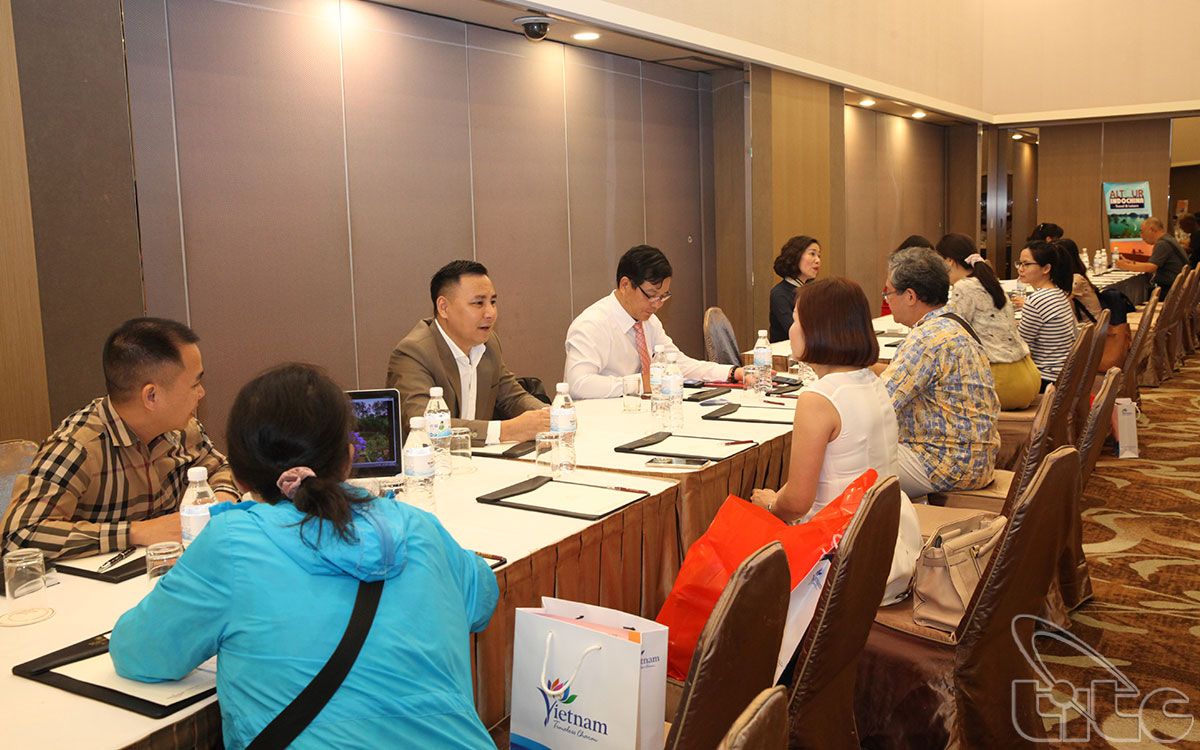 Các doanh nghiệp trao đổi, thảo luận tại chương trình ở Đài Bắc