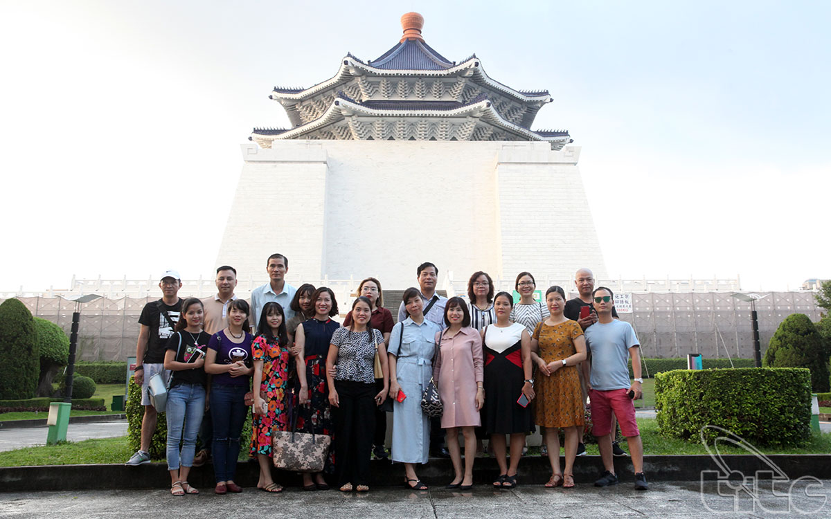 Vietnamese delegation visited some attractions in Taipei City
